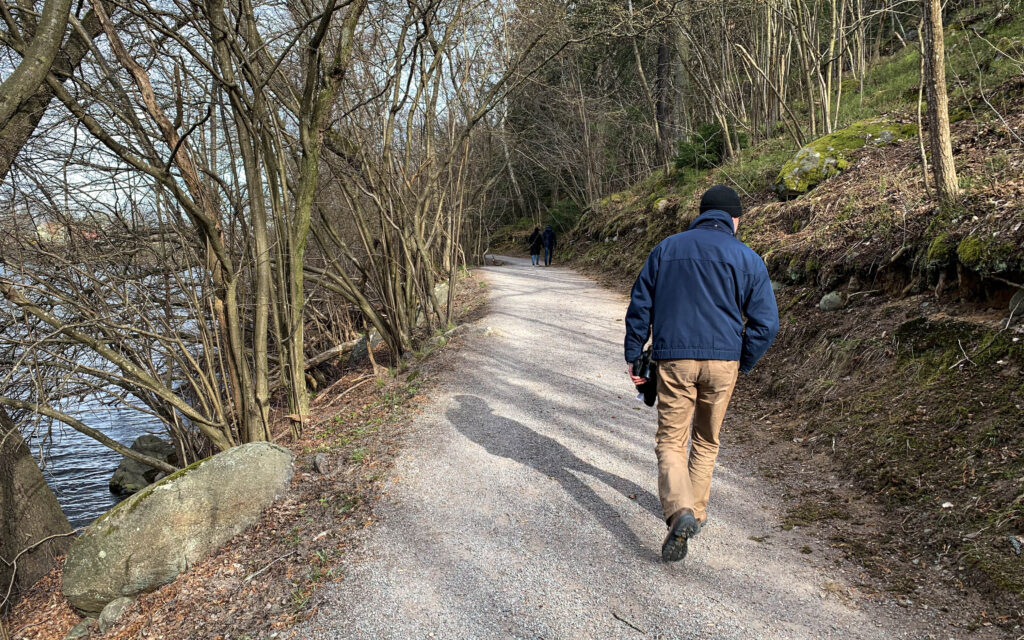 Promenadvägar längs vattnet vid Sicklasjön