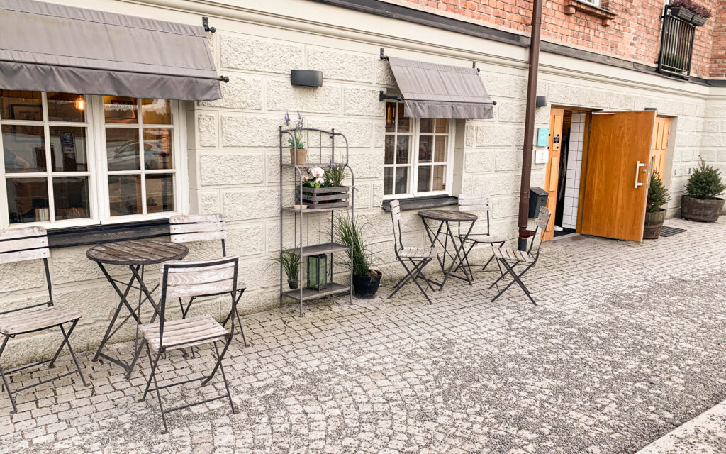 Bra glassbar som heter Snö vid kvarnholmens strand.