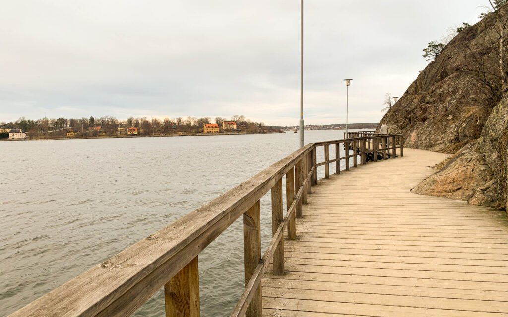 Finaste promenadvägen i Stockholm på bryggor i Nacka.