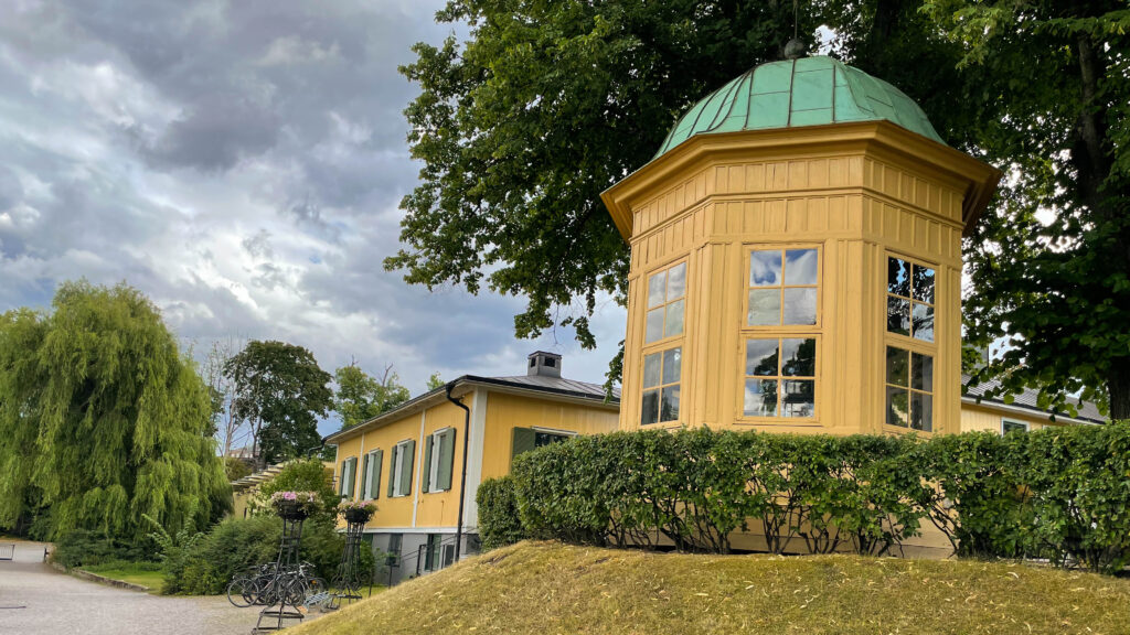 Stallmästaregården erbjuder både restaurang och hotell.