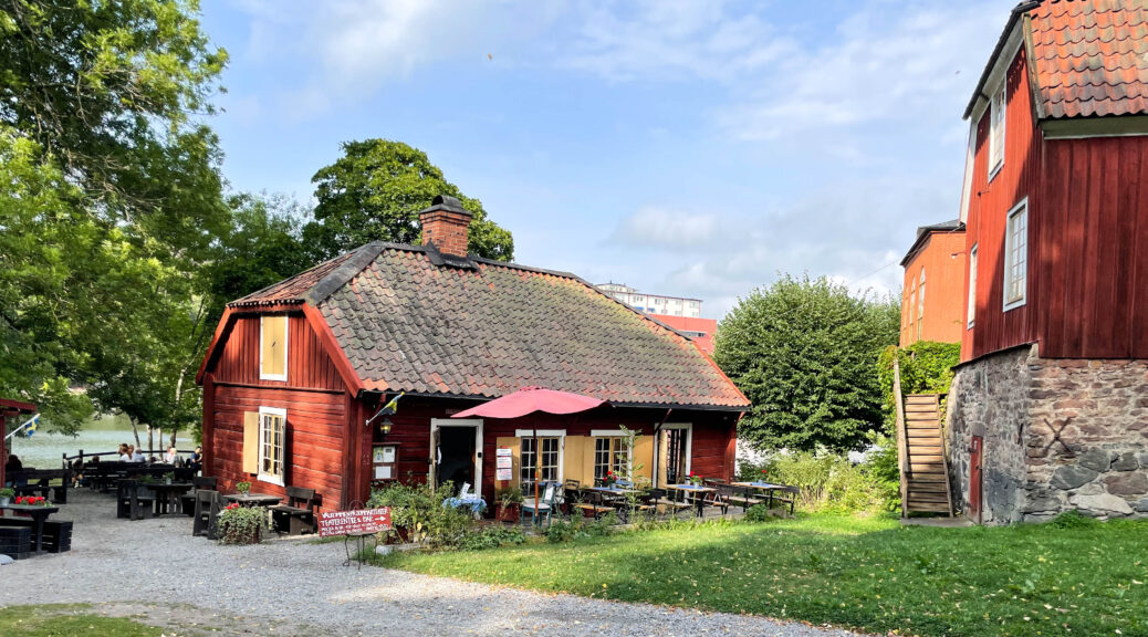 Brygghuset nere vid vattnet här finns Café brygghuset.